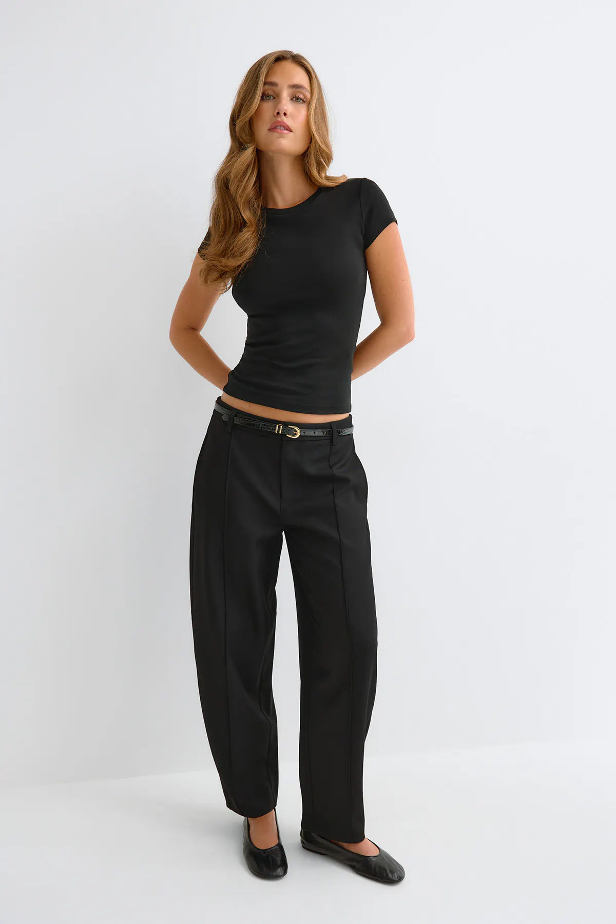 Bold barrel pintuck trousers — byxor med fickor från Gina Tricot