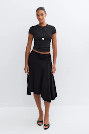 Asymmetric skirt