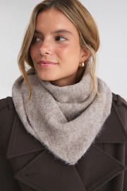 Perfect triangle scarf