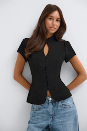 Keyhole top
