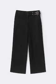Booty belted petite jeans