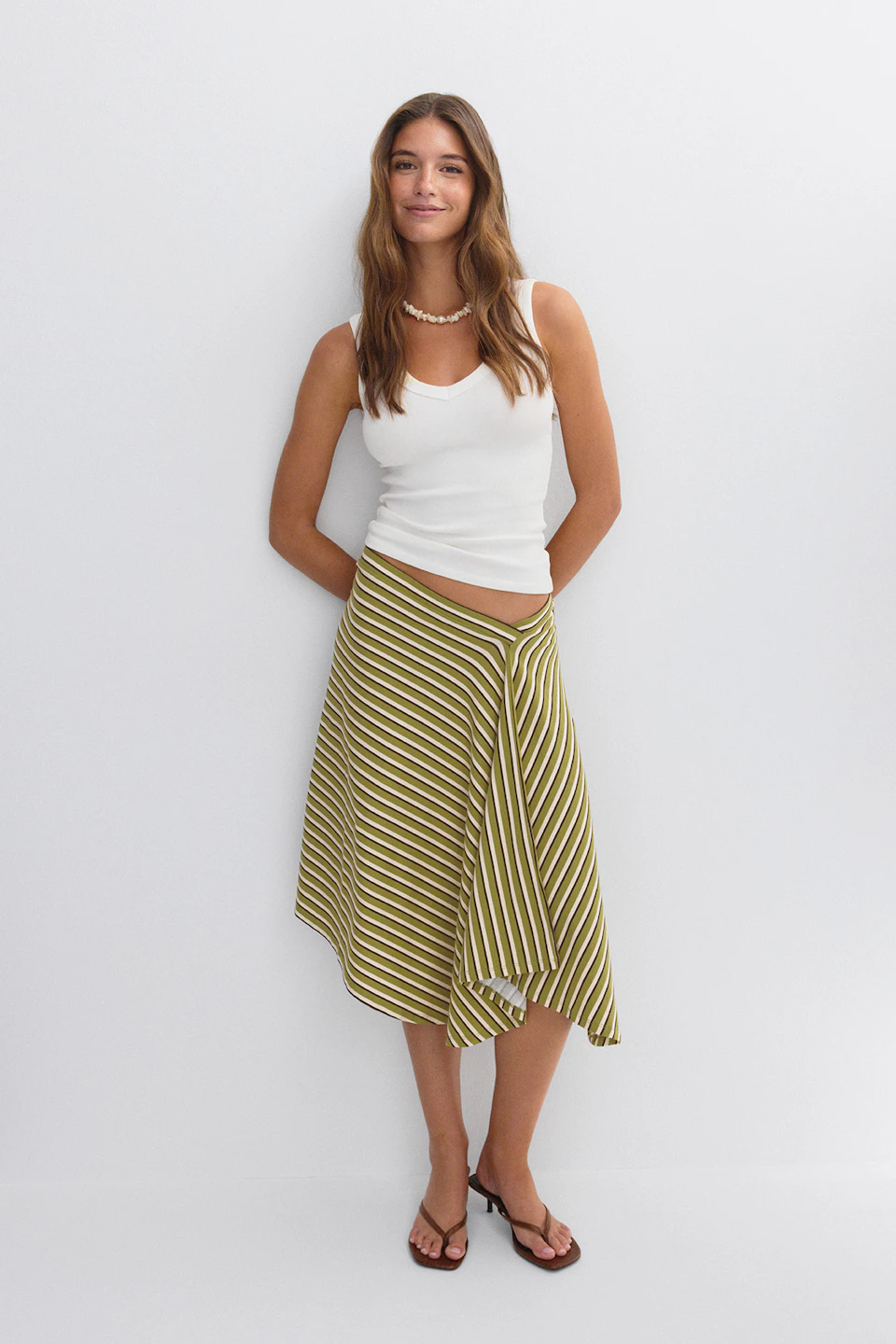 Asymmetric skirt