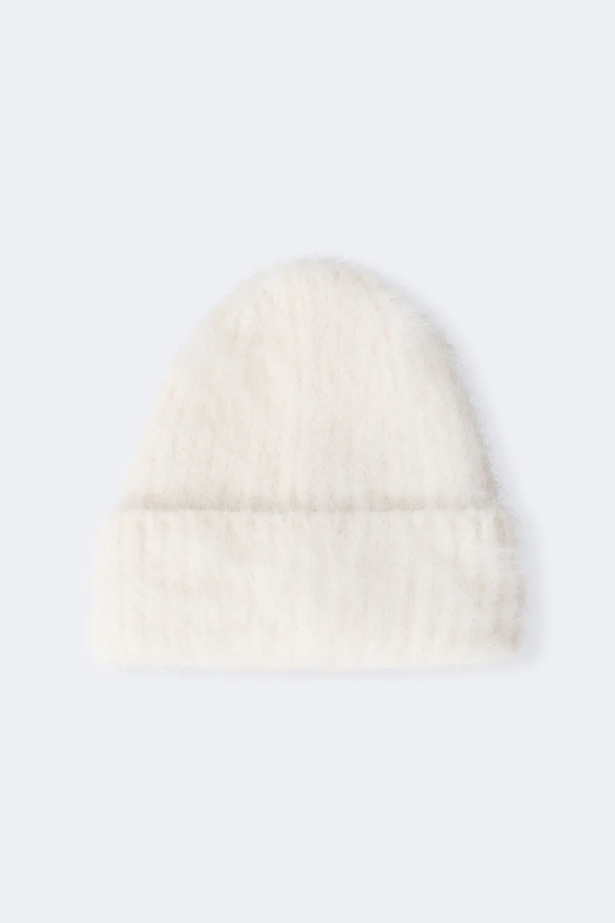 Chunky hairy beanie - White - Women - Gina Tricot