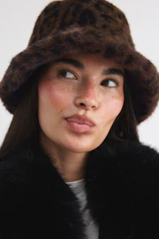 Faux fur bucket hat