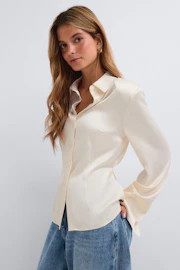 Shoulder pad shaped shirt