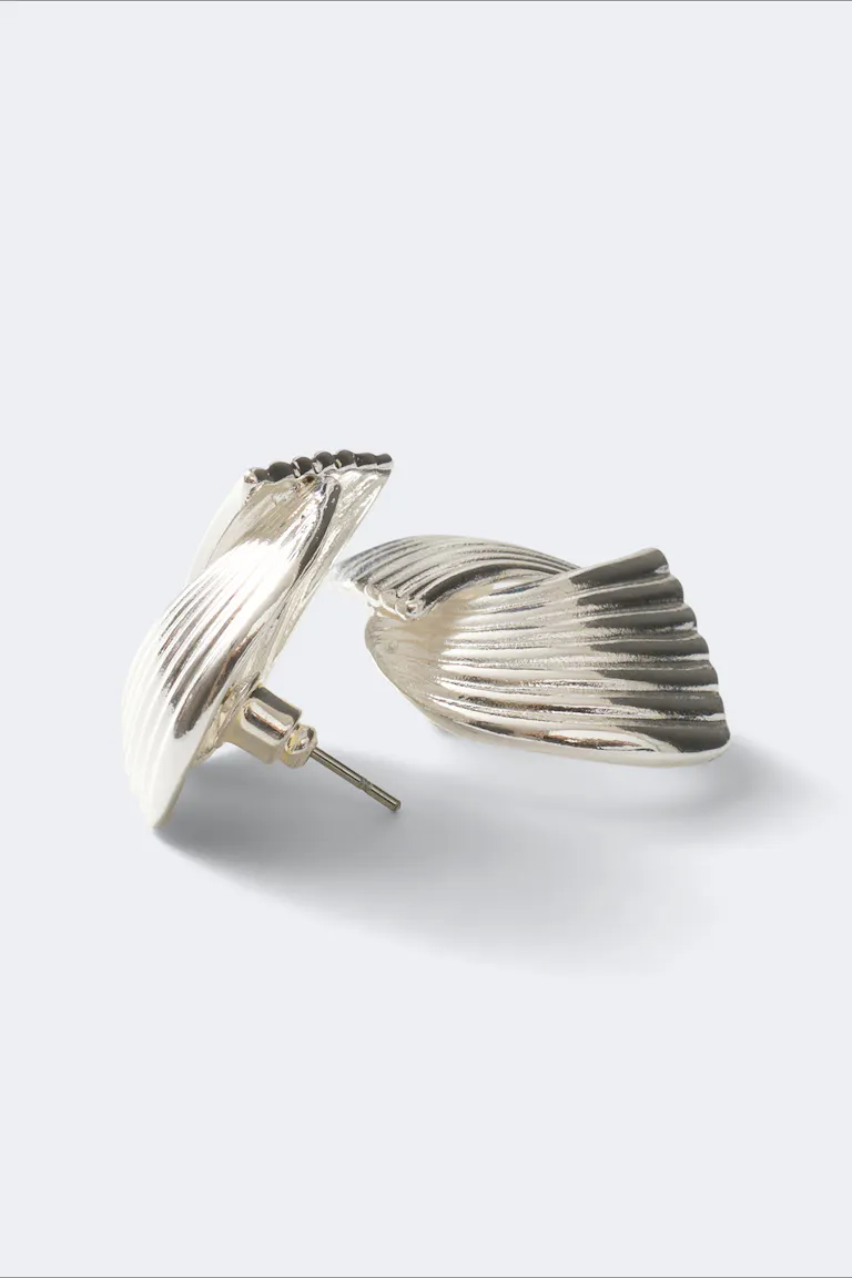 322918050