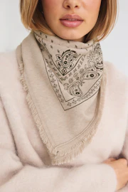 Fringe knitted scarf