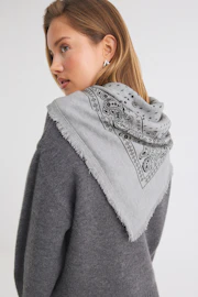 Fringe knitted scarf