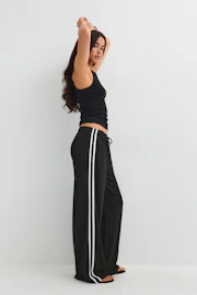 Sporty wide trousers