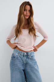 V-neck quarter sleeve top