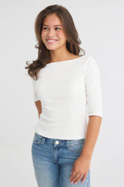Y quarter sleeve boatneck top