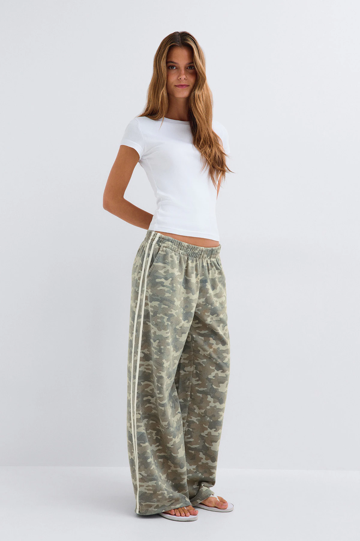 Gina Tricot Camo stripe trousers byxor dam