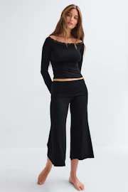 Wide soft loungewear capri