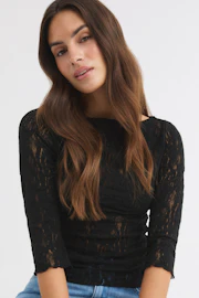 Lace quarter sleeve top