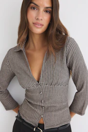 Textured collar top