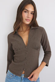 Textured collar top