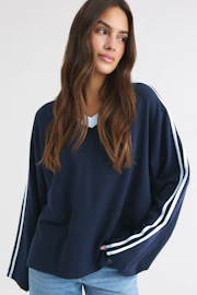 V-neck contrast detail top