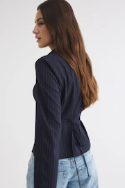 Shaped waist shirt