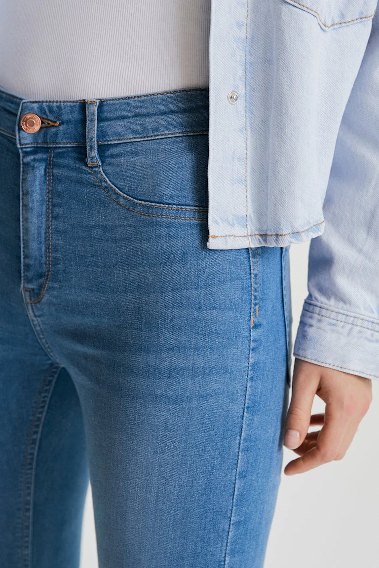 697655076