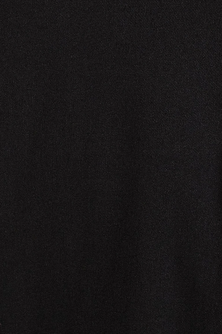 827319000