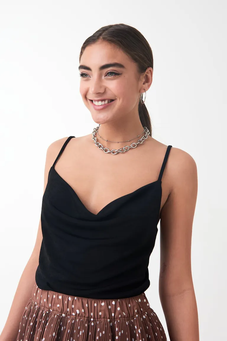 856579000