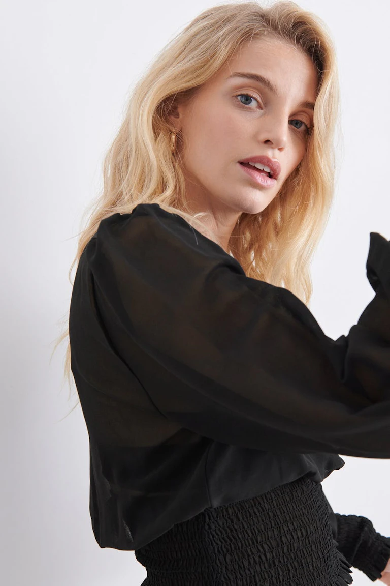 858589000