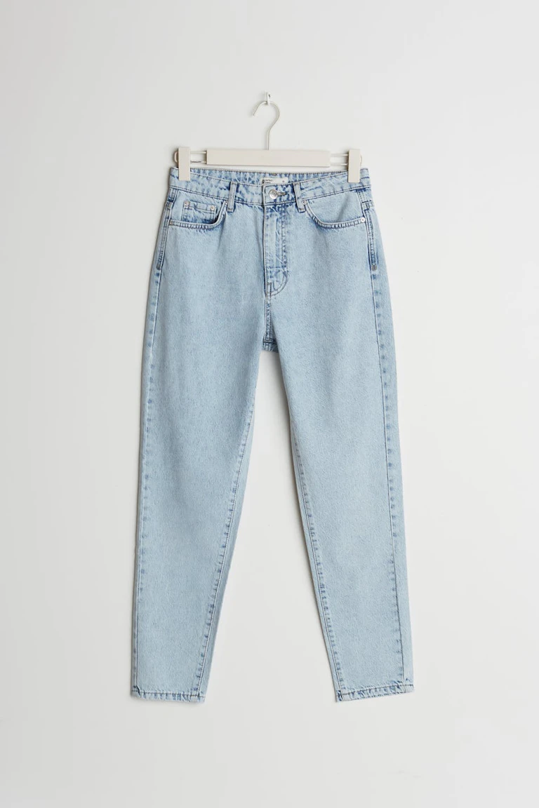 858935285