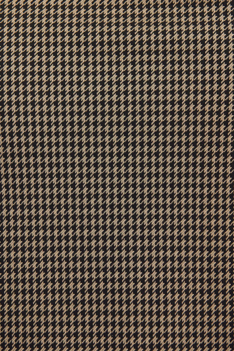 865807972