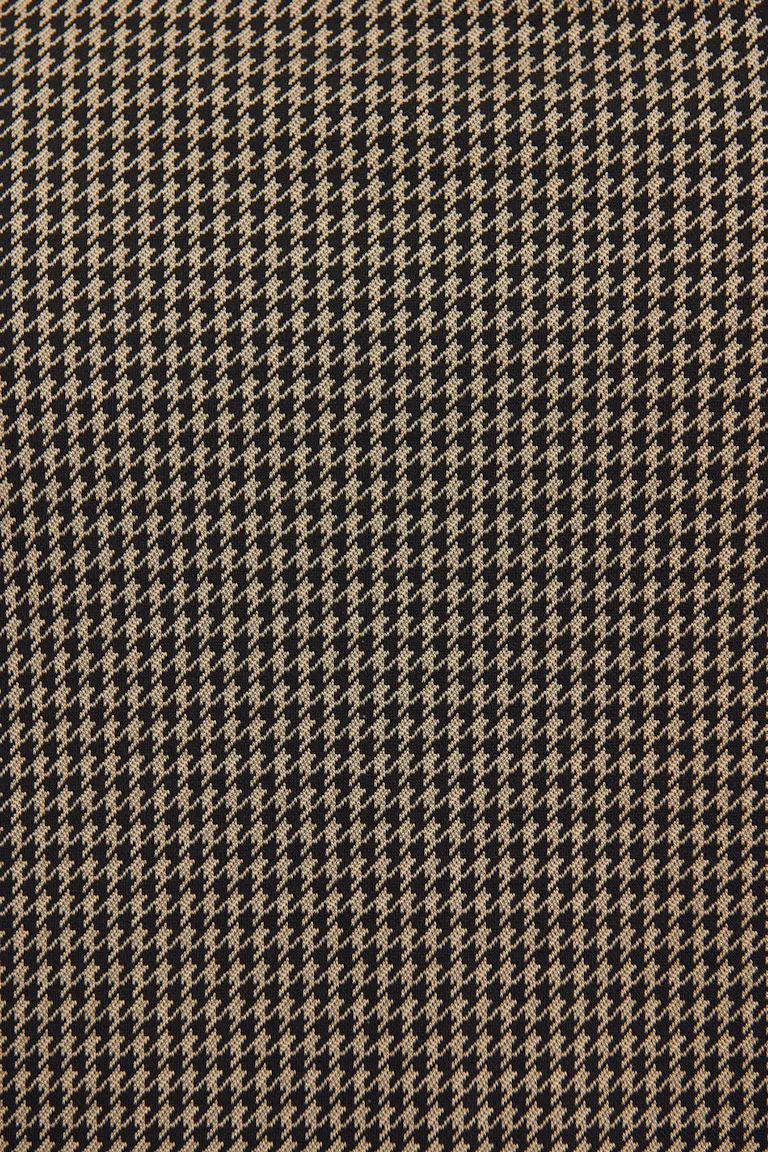 865807972