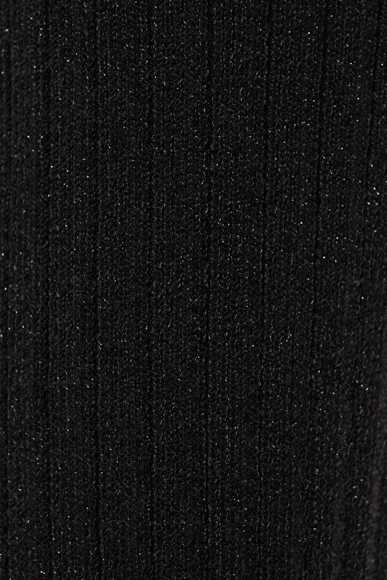 866569000