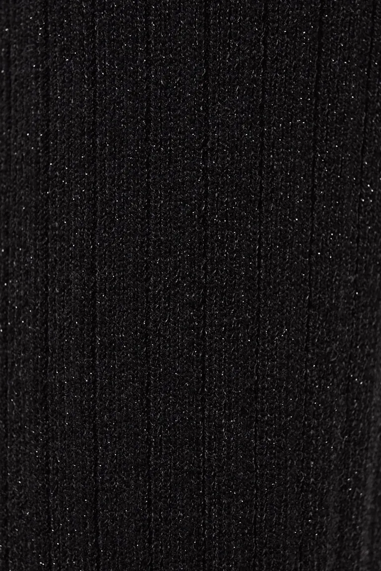 866569000
