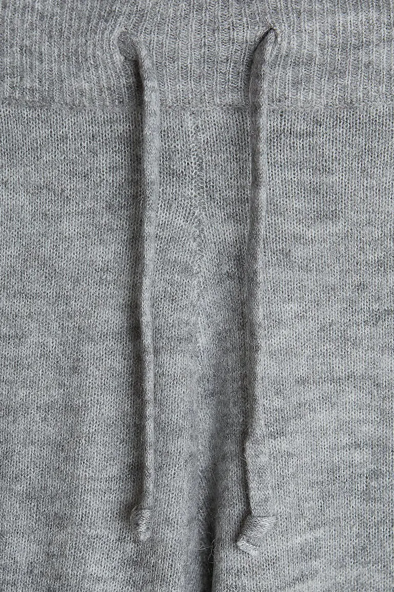 867648181