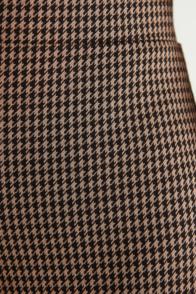 870607972