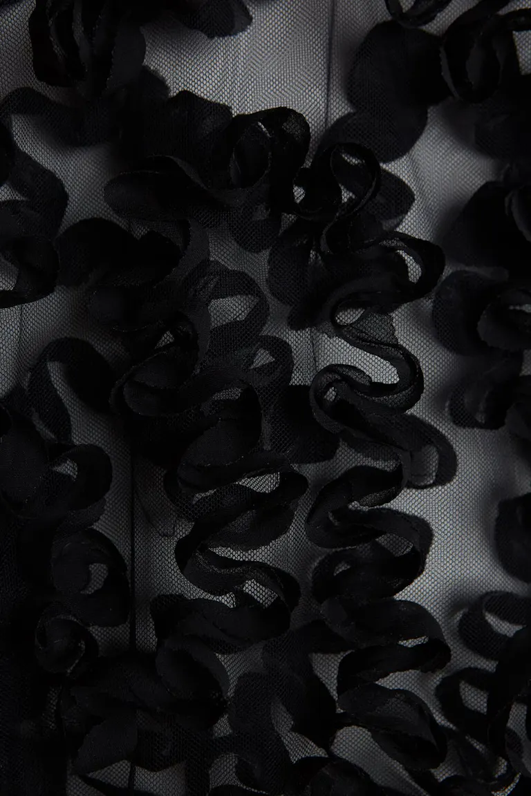 876089000