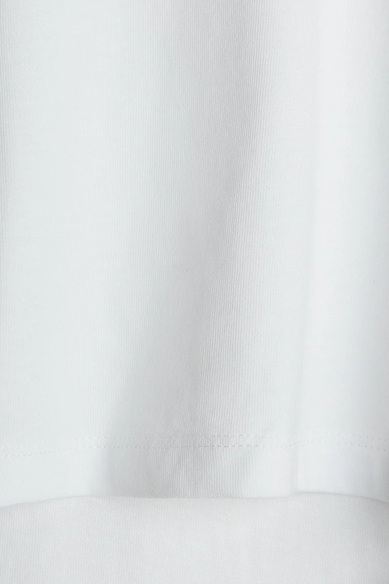 881571000