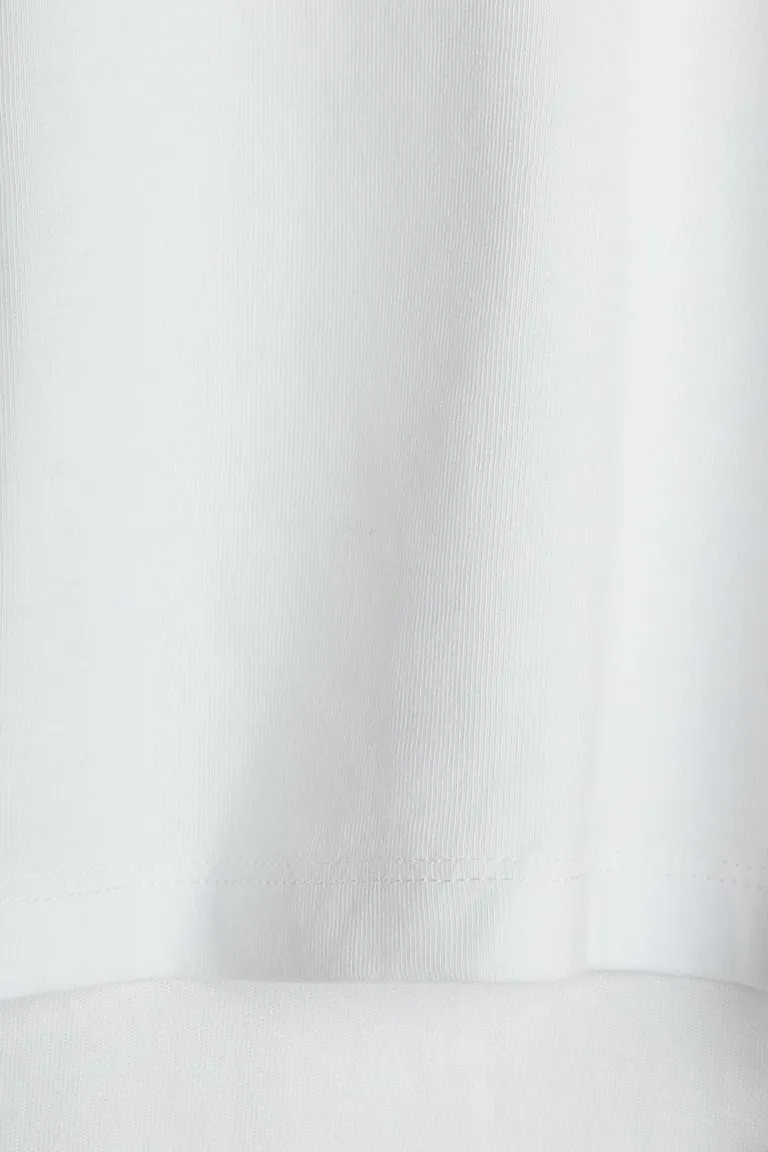881571000