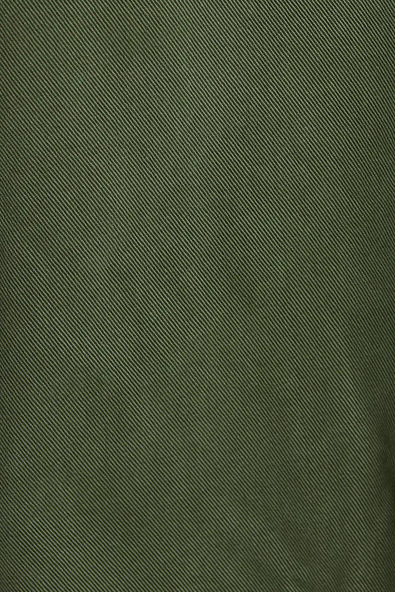 881666048