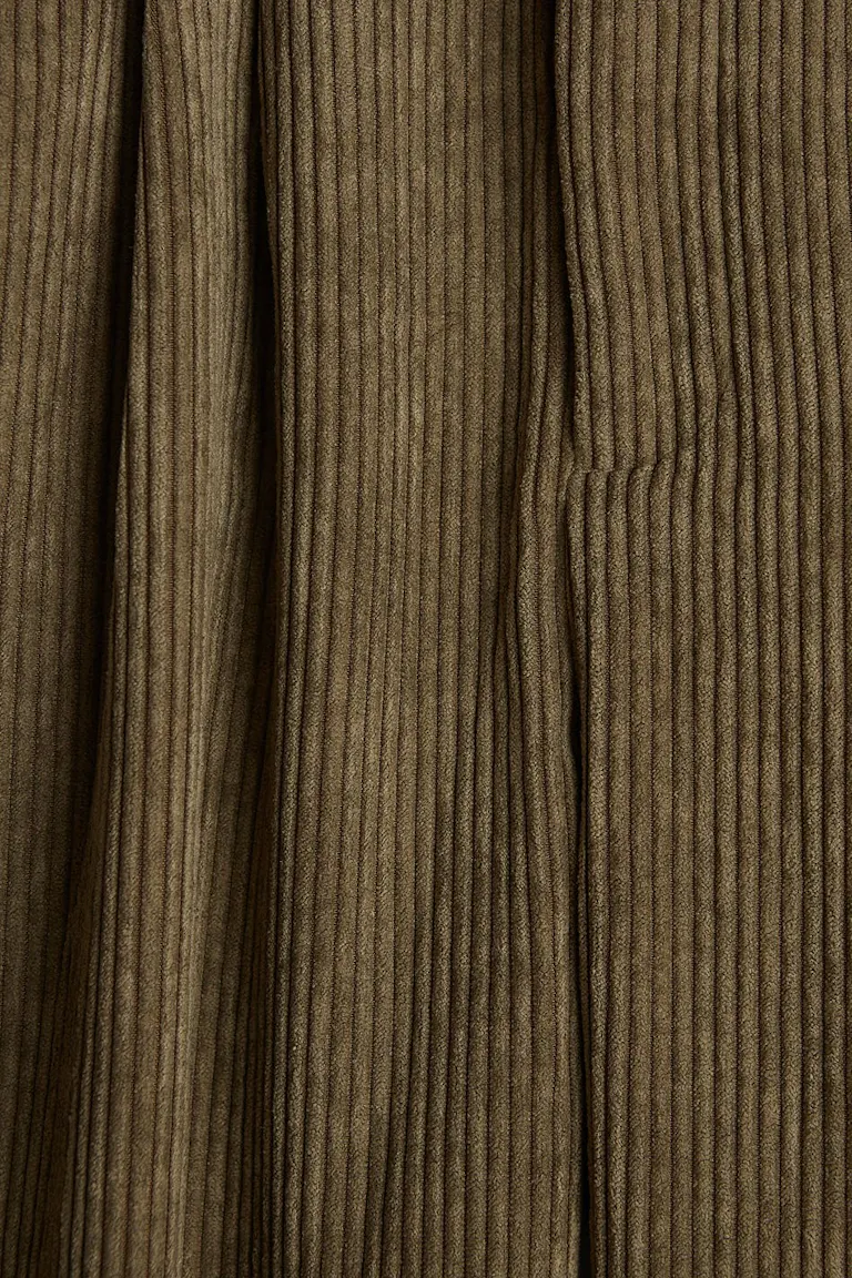 882056000