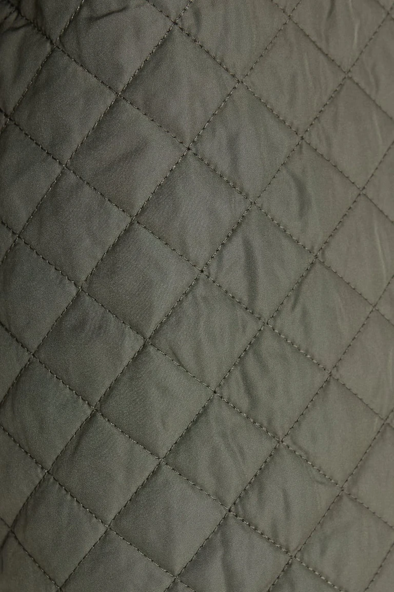 882076000