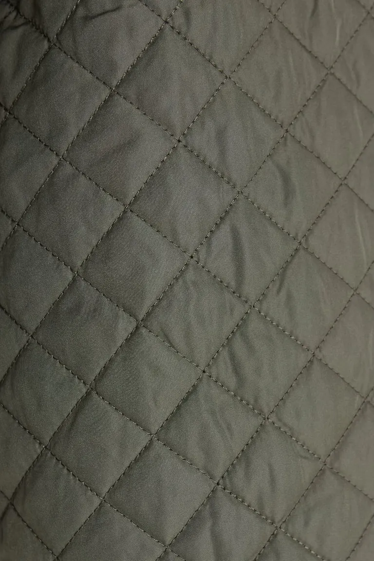 882076000