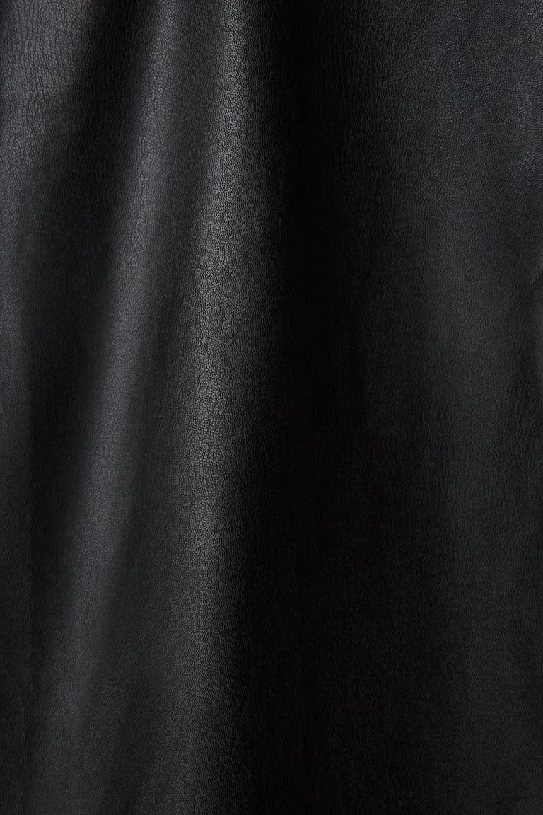 883519000