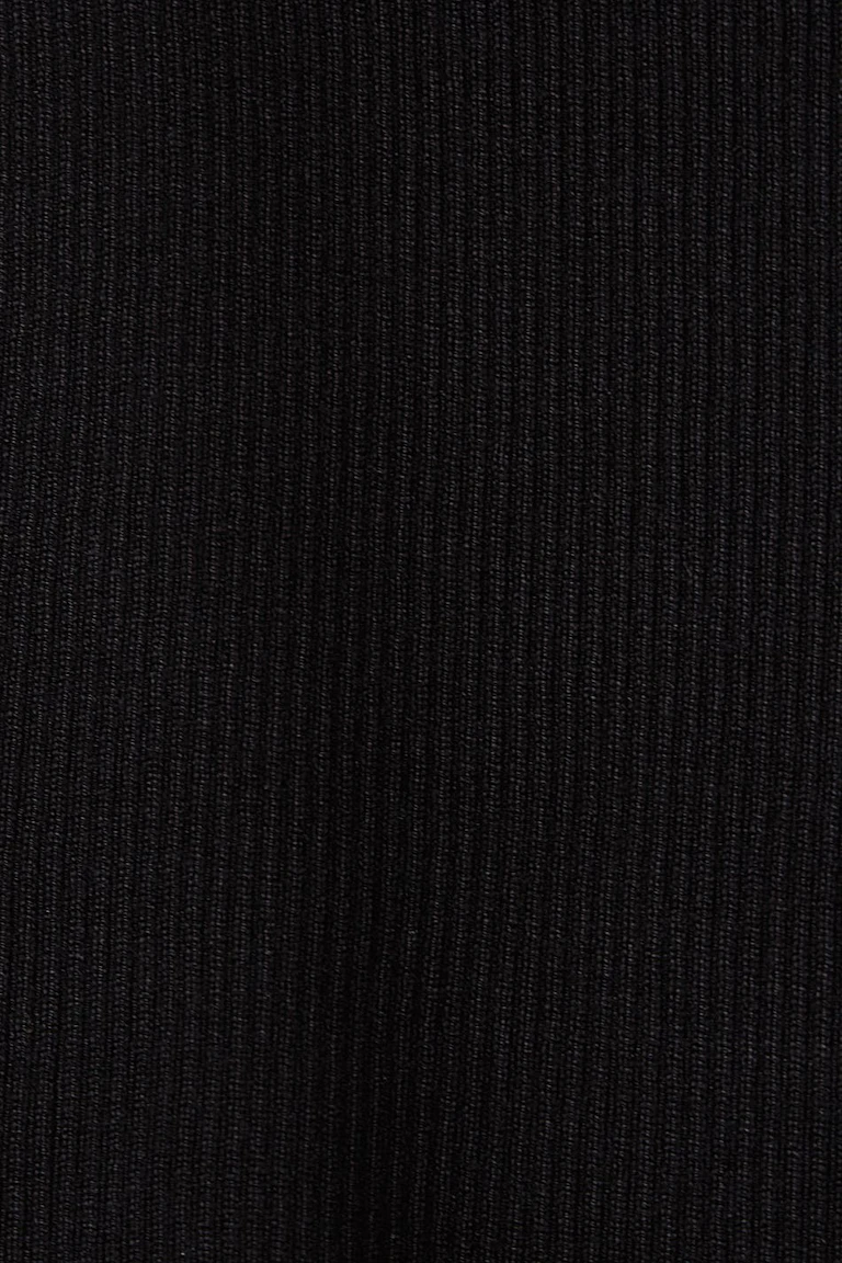 884119000