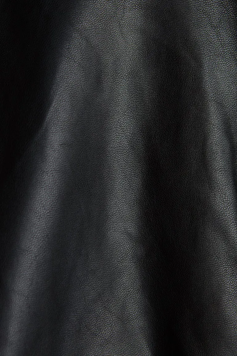 884709000