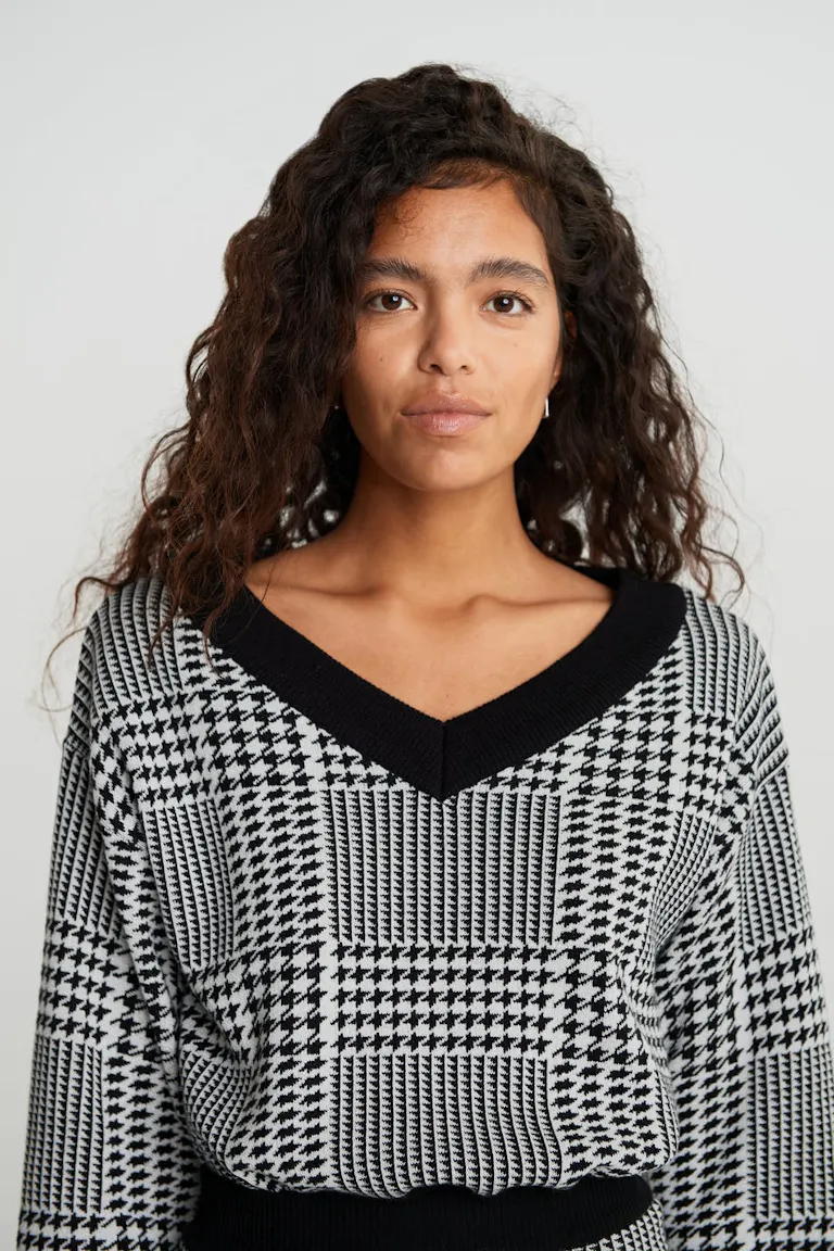 885938092