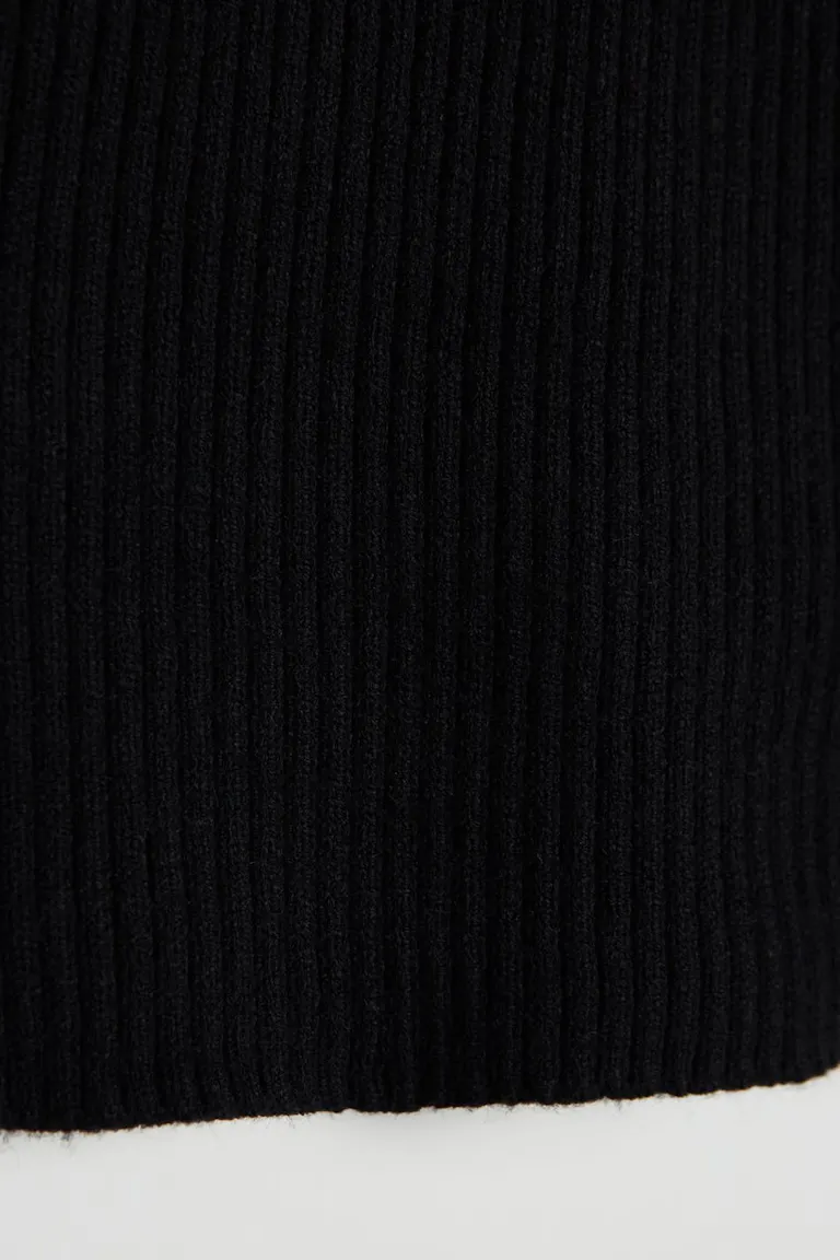 885999000