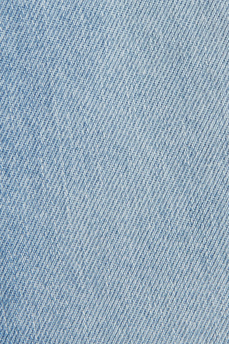 887475520