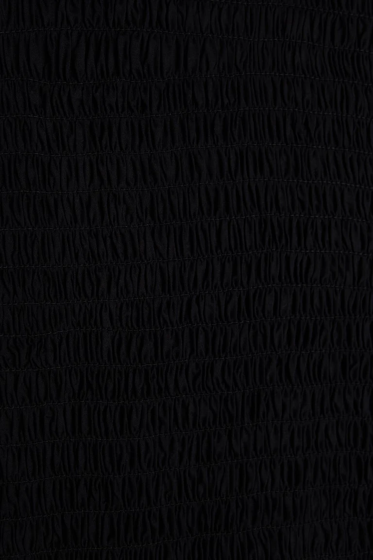 889589000
