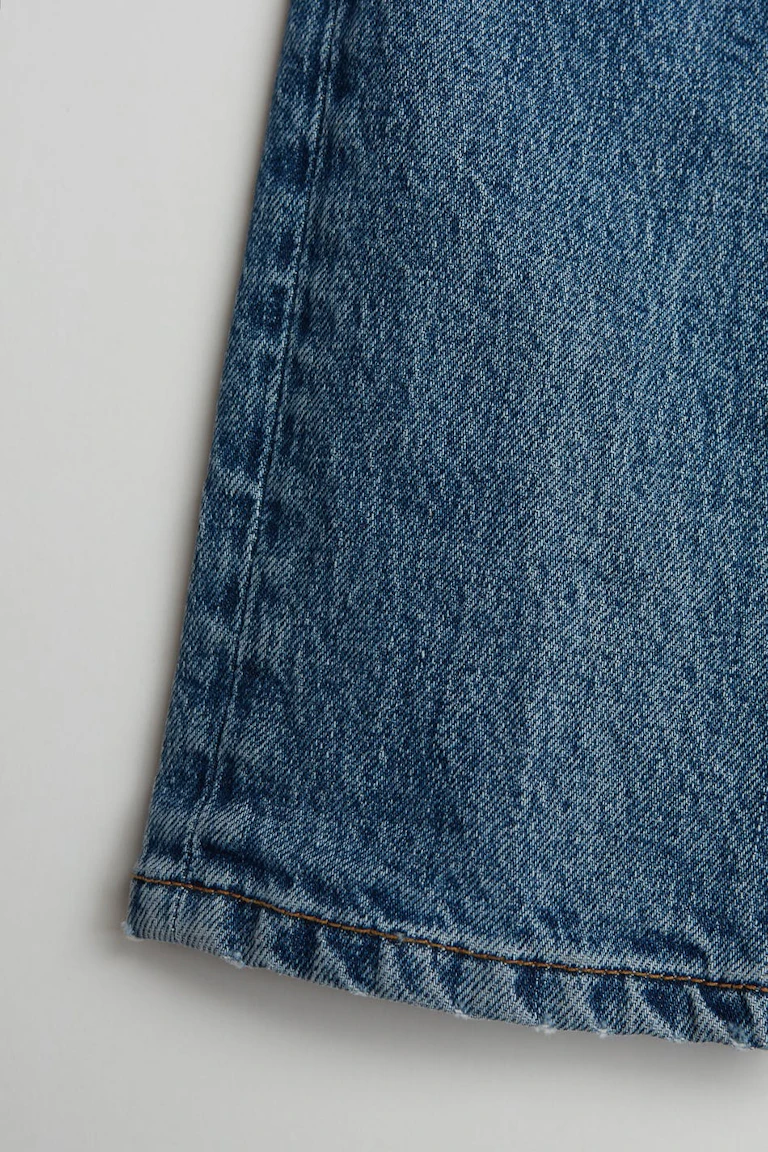 890635000