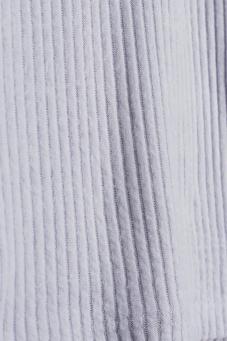 891094157