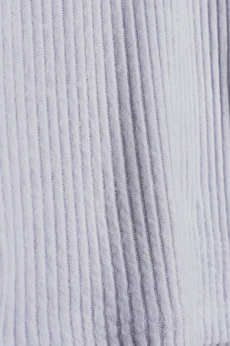 891094157